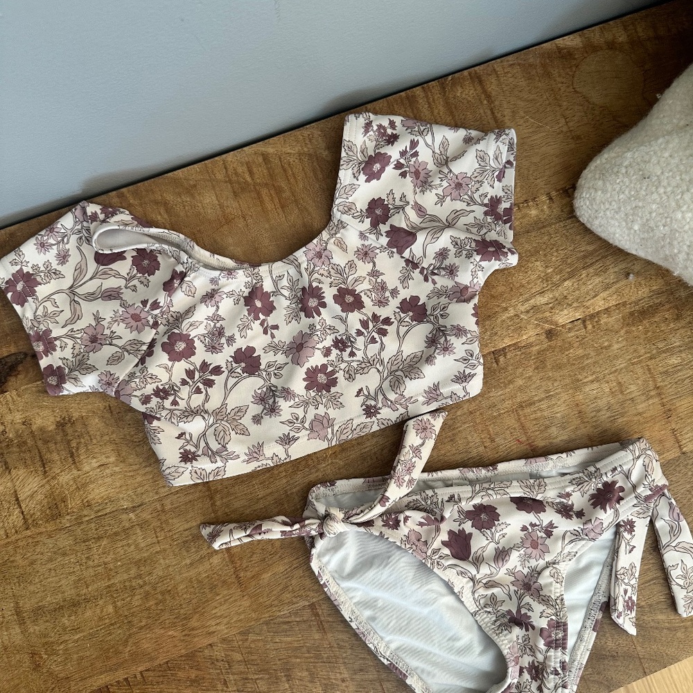 Rylee and Cru swim 4-5